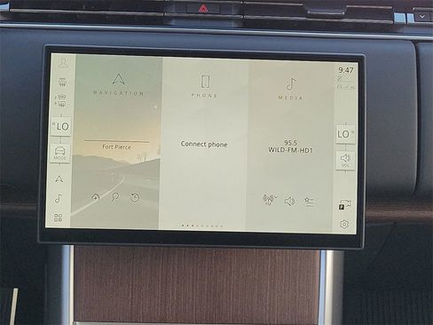 New 2025 Land Rover Range Rover Long Wheelbase SE image 21