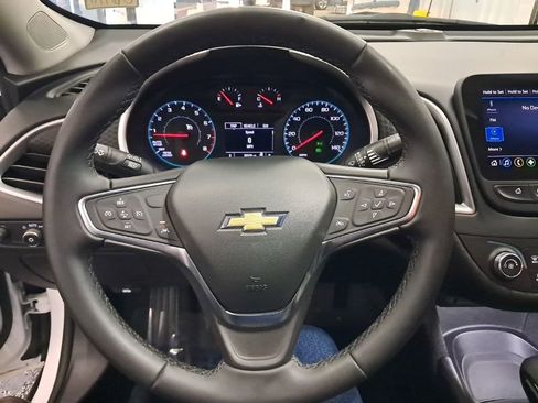 Used 2025 Chevrolet Malibu RS FWD image 8