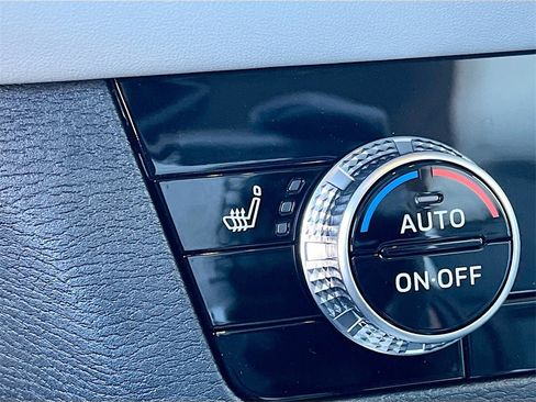 New 2025 Mitsubishi Outlander SE image 21