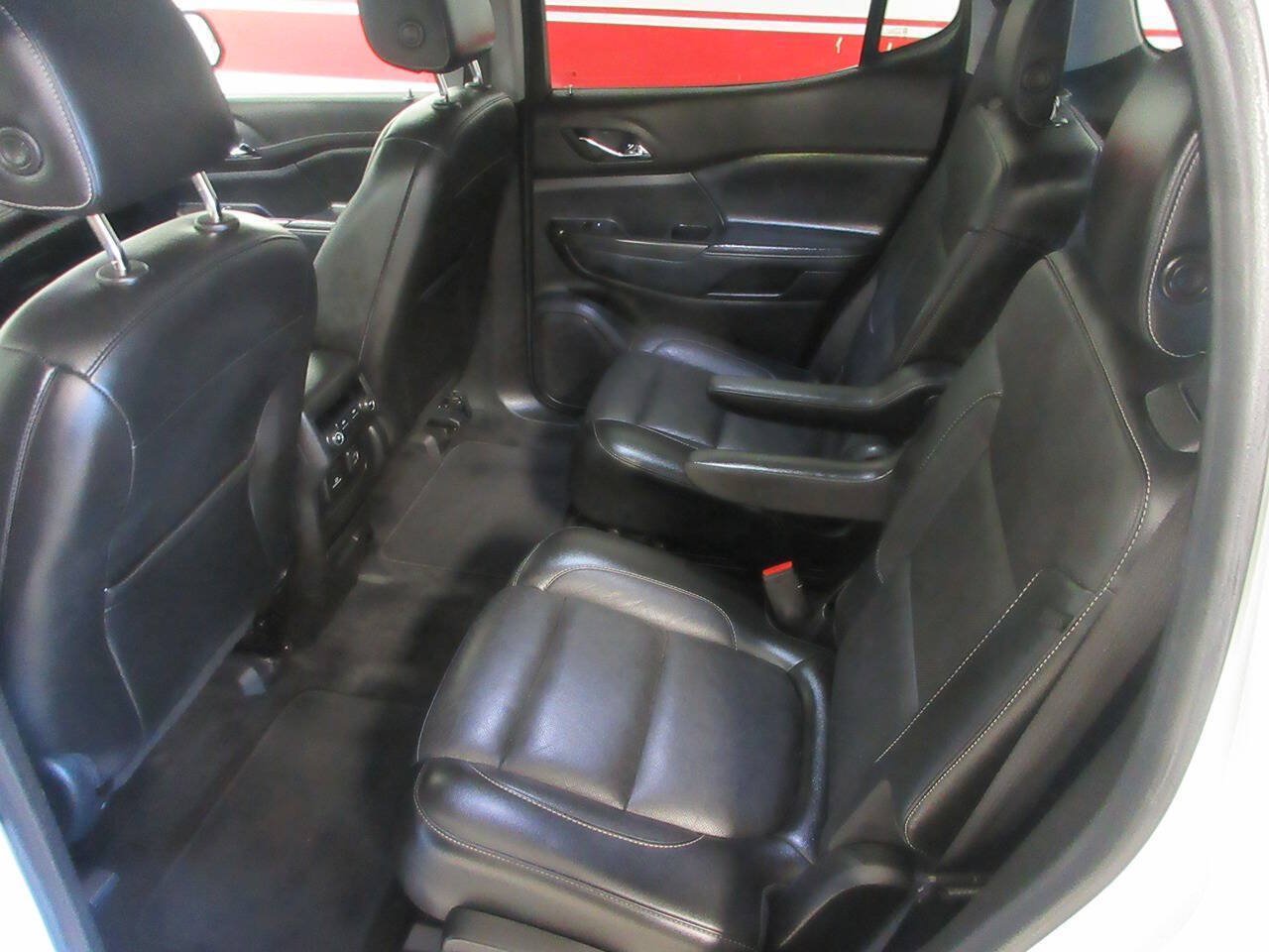 Used 2019 GMC Acadia SLT AWD/4WD image 16