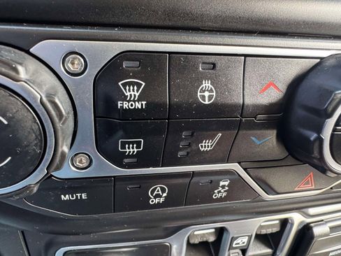 Used 2021 Jeep Wrangler Unlimited Sahara w/ Dual Top Group AWD/4WD image 35