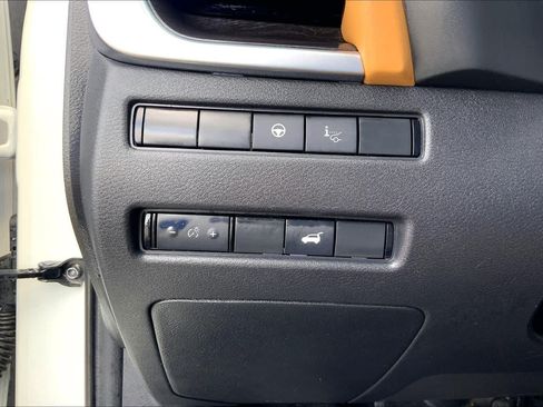 Used 2021 Nissan Rogue Platinum FWD image 33