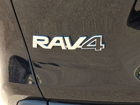 Used 2022 Toyota RAV4 LE image 30