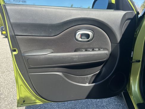Used 2017 Kia Soul FWD image 17