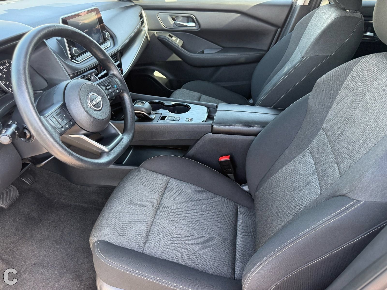 Used 2024 Nissan Rogue SV FWD image 12