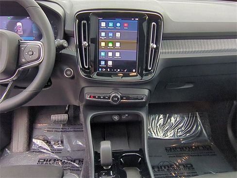 Used 2025 Volvo XC40 B5 Plus image 15