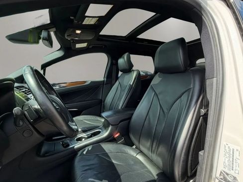 Used 2019 Lincoln MKC Reserve w/ MKC Climate Package AWD/4WD image 16
