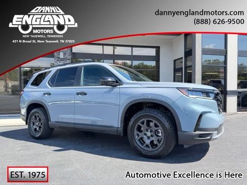 Used 2025 Honda Pilot TrailSport image 1