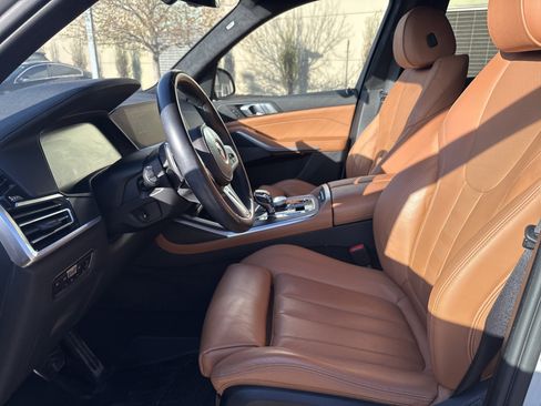 Used 2022 BMW X7 xDrive40i w/ M Sport Package image 16