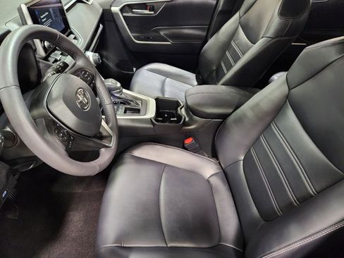 Used 2024 Toyota RAV4 XLE Premium FWD image 31