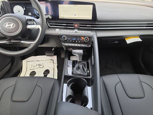 New 2026 Hyundai Elantra Limited FWD image 17