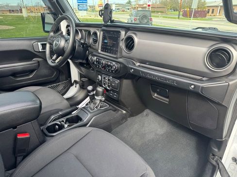 Used 2022 Jeep Wrangler Unlimited Sport image 17