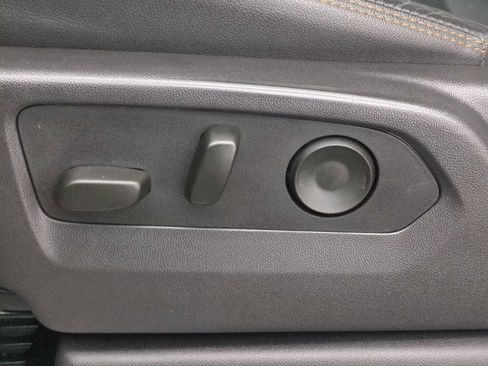 Used 2025 GMC Sierra 1500 AT4 w/ Technology Package image 16