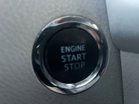 Used 2019 Toyota Highlander Limited image 24