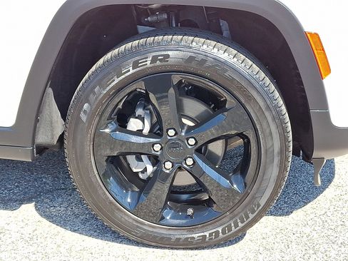 Certified 2023 Jeep Grand Cherokee Altitude image 8