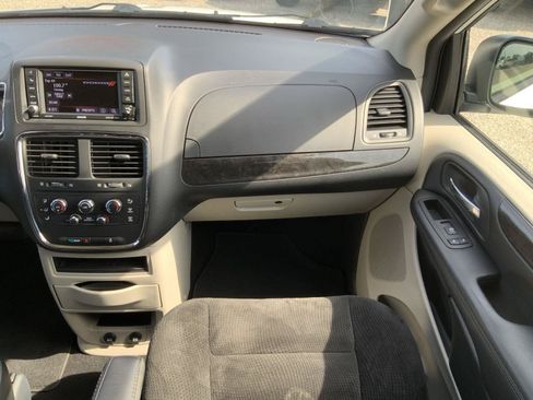 Used 2019 Dodge Grand Caravan SE w/ UConnect Hands-Free Group FWD image 47