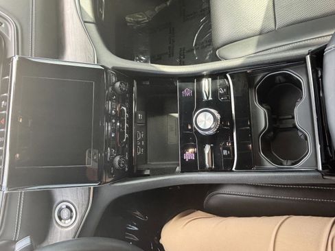 Certified 2022 Jeep Grand Cherokee Overland w/ Adv Protech Group III image 16