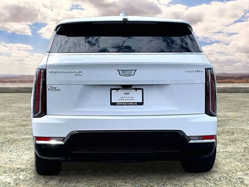 Certified 2025 Cadillac Escalade IQ Luxury 2 w/ LPO, Premium Carpet Package AWD/4WD image 6