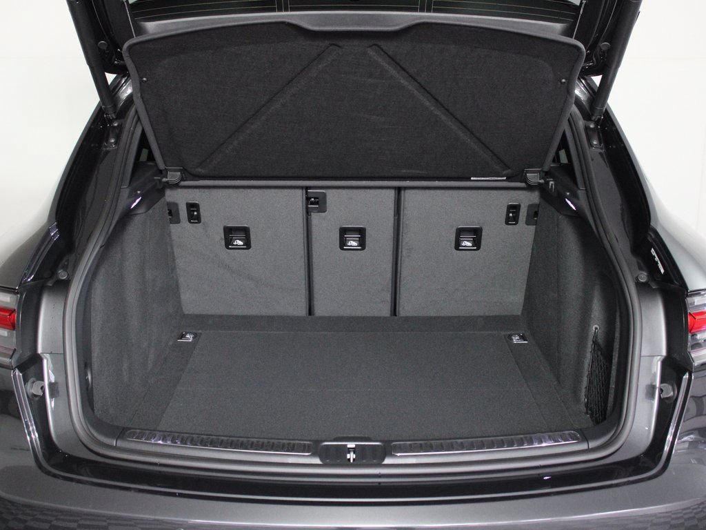 Certified 2026 Porsche Macan AWD/4WD image 14