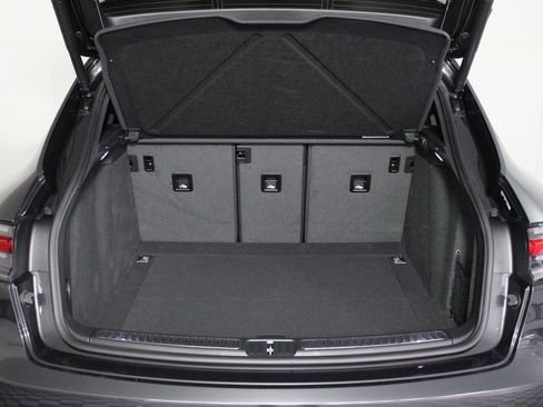 Certified 2026 Porsche Macan image 14