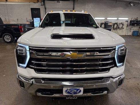 Used 2024 Chevrolet Silverado 2500 LTZ w/ LTZ Convenience Package AWD/4WD image 2
