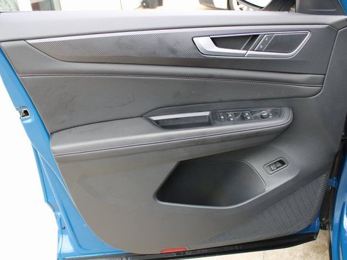 Certified 2025 Volkswagen Atlas Cross Sport SEL R-Line image 9