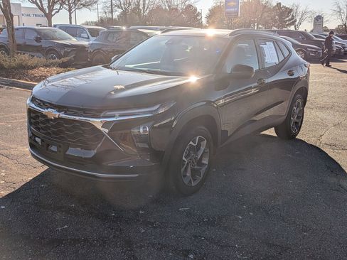 Used 2025 Chevrolet Trax LT w/ LT Convenience Package image 5