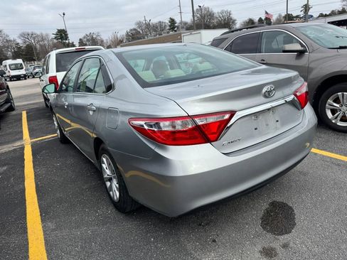 Used 2016 Toyota Camry LE image 9