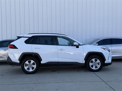 Used 2020 Toyota RAV4 XLE image 3