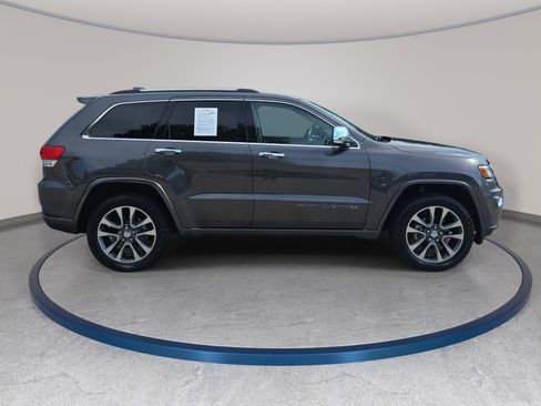 Used 2017 Jeep Grand Cherokee Overland AWD/4WD image 4