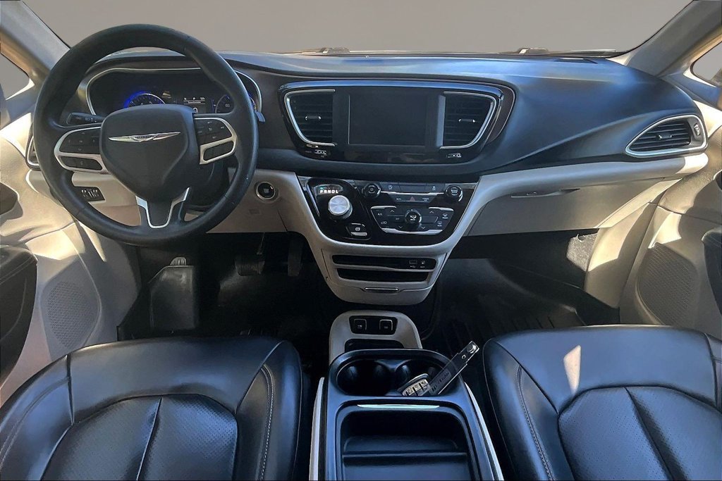 Used 2020 Chrysler Voyager Lxi FWD image 6