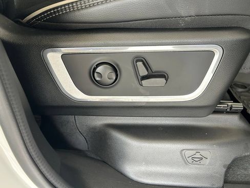 Used 2023 RAM 1500 Laramie AWD/4WD image 32
