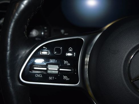 Used 2021 Mercedes-Benz GLC 300 4MATIC image 10