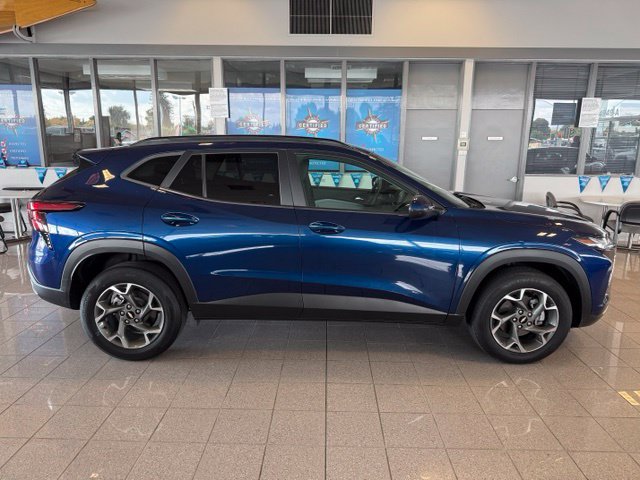 Used 2024 Chevrolet Trax LT FWD image 3