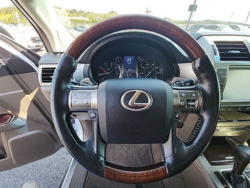 Used 2017 Lexus GX 460 image 17