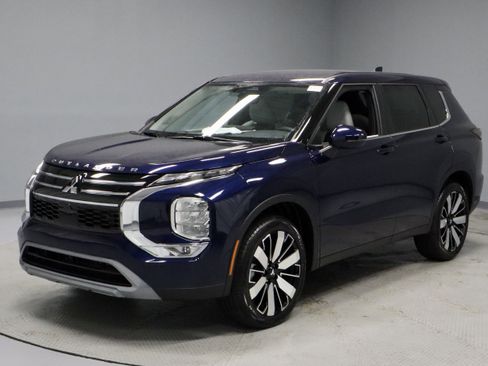 New 2025 Mitsubishi Outlander SE image 4