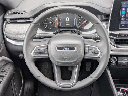 Used 2025 Jeep Compass Latitude AWD/4WD image 20