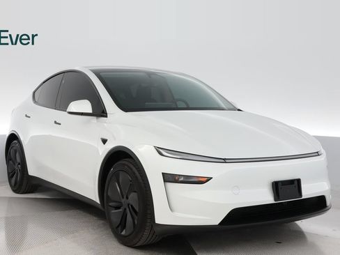 Used 2026 Tesla Model Y AWD image 12
