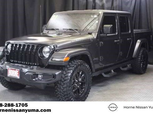Used 2021 Jeep Gladiator Sport image 3