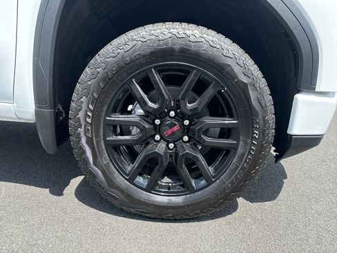 New 2025 GMC Sierra 1500 Elevation image 9