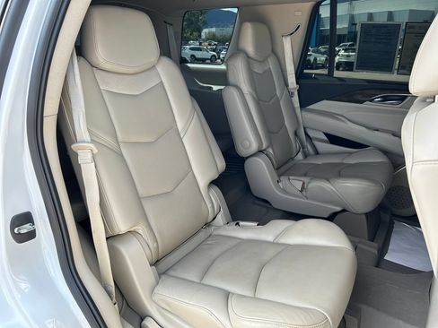 Used 2020 Cadillac Escalade Luxury AWD/4WD image 21