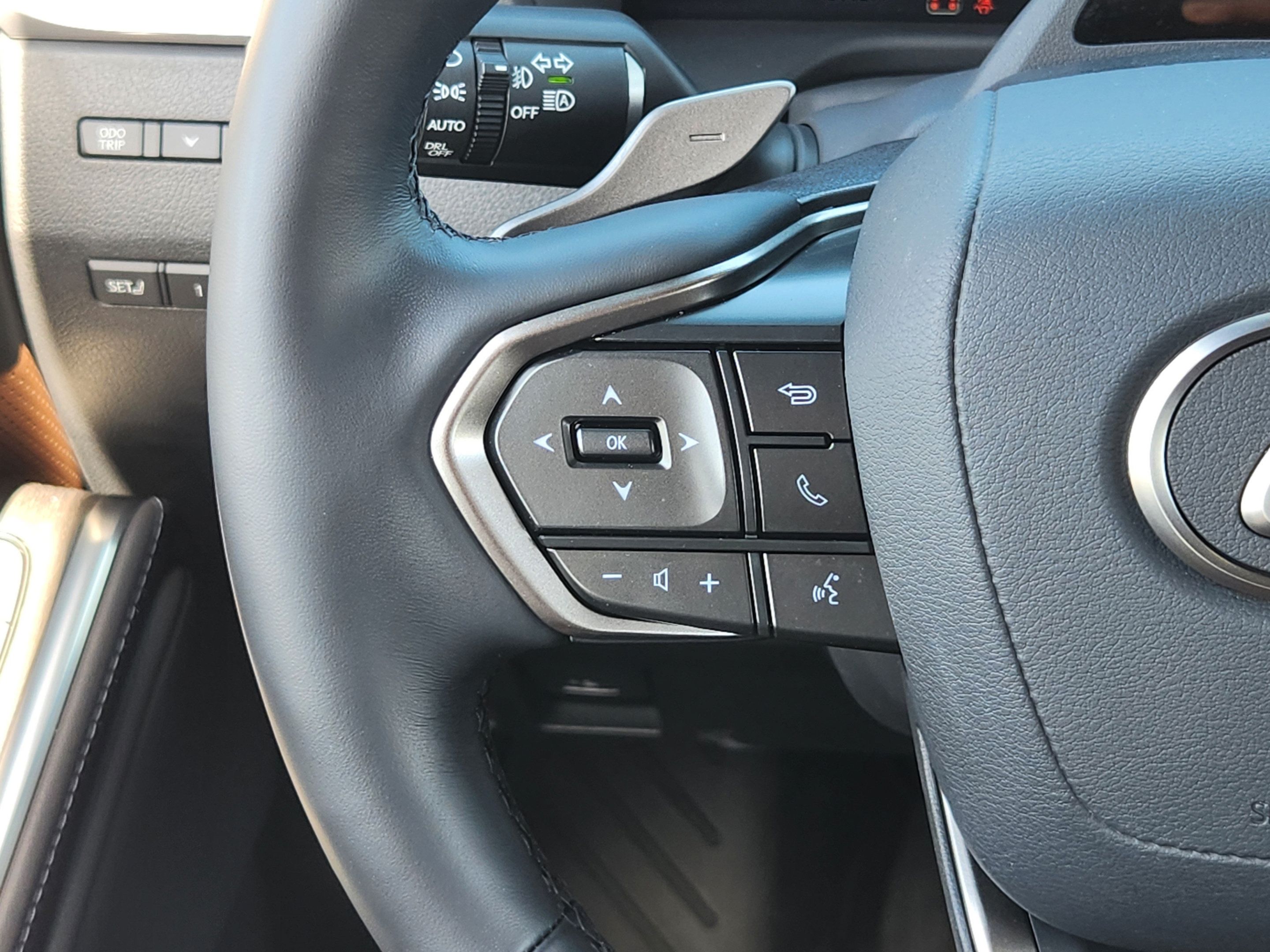 Certified 2026 Lexus GX 550 w/ Cold Area Package AWD/4WD image 23