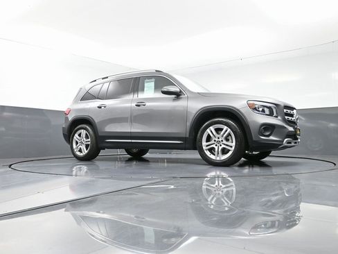 Used 2022 Mercedes-Benz GLB 250 w/ Premium Package Lite image 54