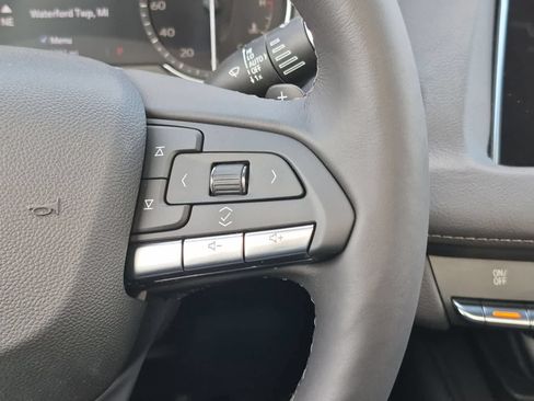 Used 2022 Cadillac XT4 Premium Luxury w/ Enhanced Visibility Package FWD image 26