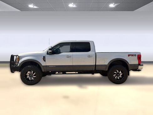 Used 2017 Ford F250 Lariat w/ Chrome Package image 2