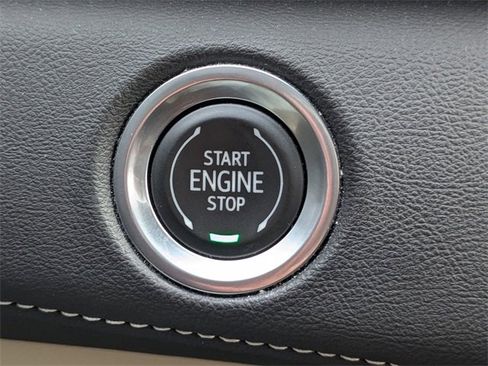 Used 2021 Cadillac Escalade ESV Premium Luxury image 29