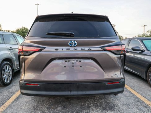 Used 2022 Toyota Sienna XLE FWD image 8
