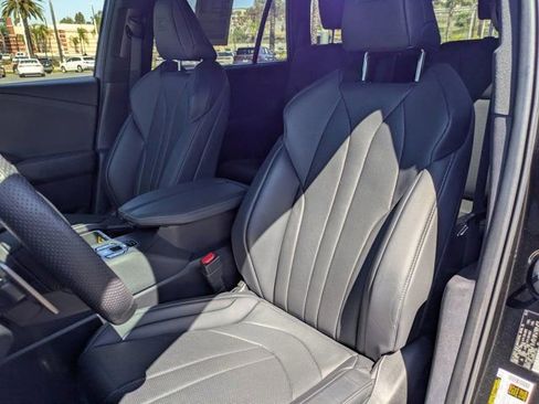 Used 2025 Lexus TX 500h AWD w/ Technology Package image 11