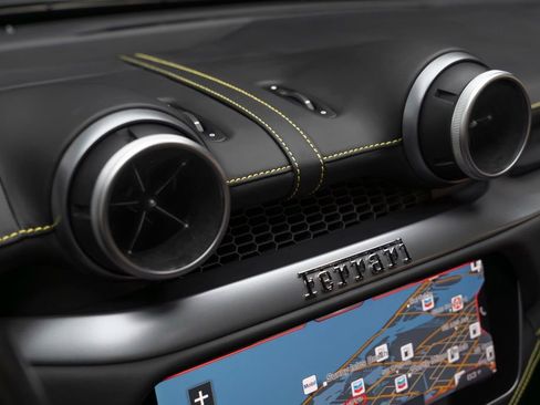 Used 2019 Ferrari Portofino image 31