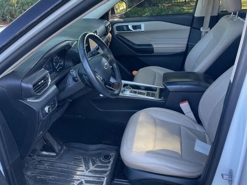 Used 2020 Ford Explorer XLT w/ Equipment Group 202A RWD image 5